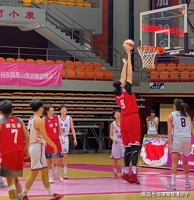 在本轮土超联赛中，安卡拉古库俱乐部主席因不满判罚，在赛后殴打主裁判。